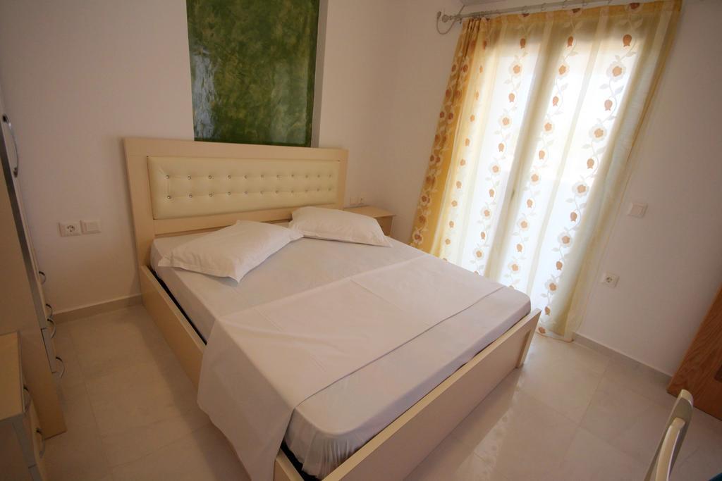 Mihal Suites Sarande Exterior photo