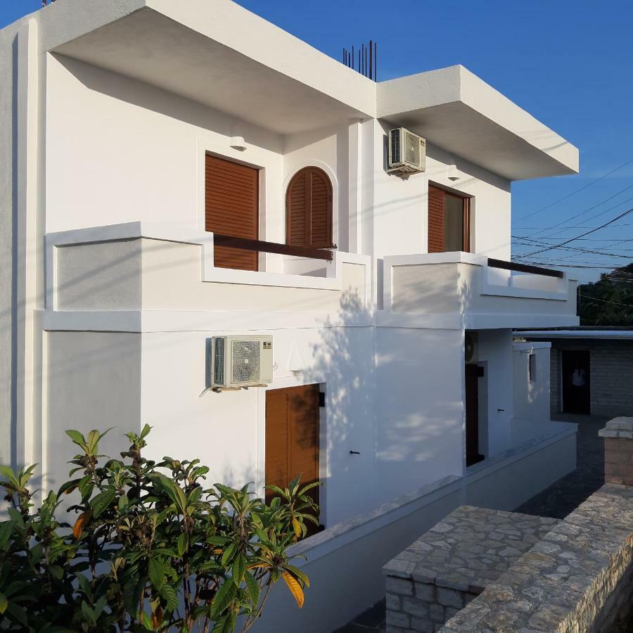 Mihal Suites Sarande Exterior photo